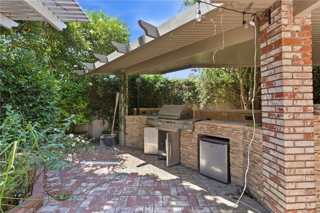 2512 Moffitt Way, Bakersfield, CA 93309