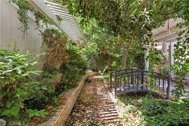 2512 Moffitt Way, Bakersfield, CA 93309