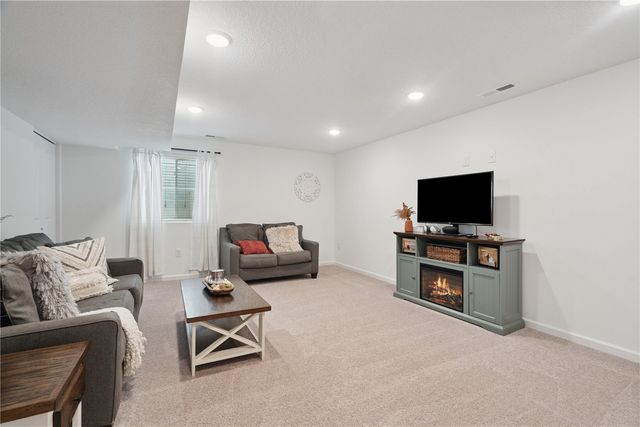 1275 Priscilla Ct, North Liberty, IA 52317