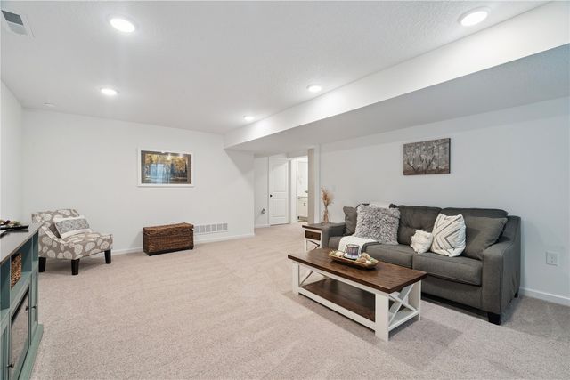 1275 Priscilla Ct, North Liberty, IA 52317