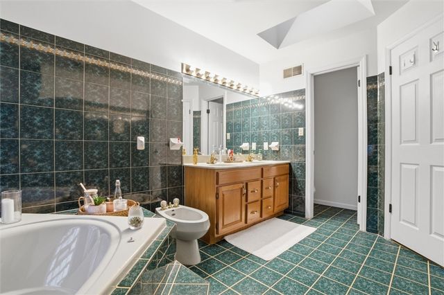 959 Newell Rd, Newell, PA 15438
