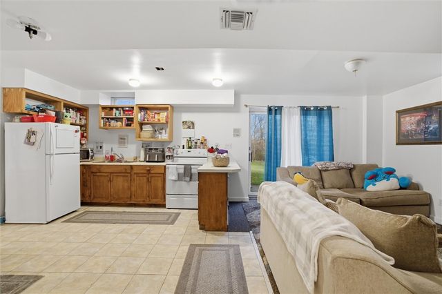 959 Newell Rd, Newell, PA 15438