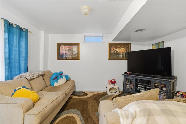 959 Newell Rd, Newell, PA 15438