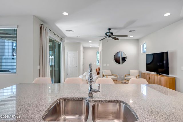 2252 S BASMATH Lane, Gilbert, AZ 85295