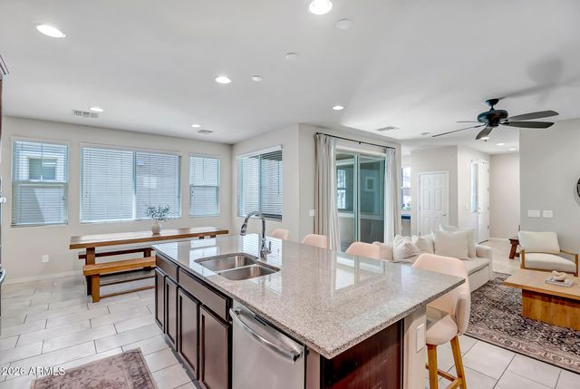 2252 S BASMATH Lane, Gilbert, AZ 85295