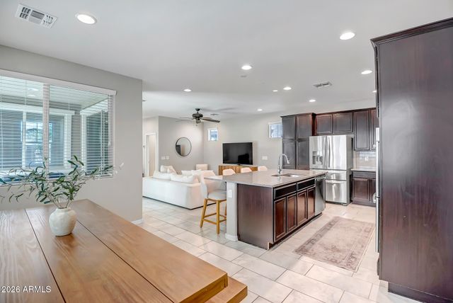 2252 S BASMATH Lane, Gilbert, AZ 85295