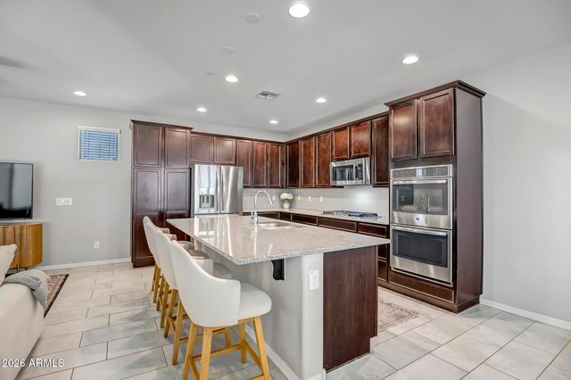 2252 S BASMATH Lane, Gilbert, AZ 85295