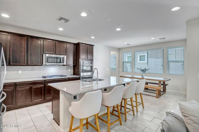 2252 S BASMATH Lane, Gilbert, AZ 85295
