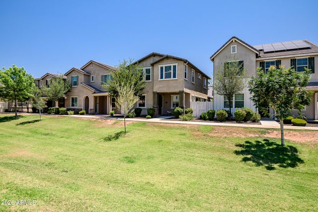 2252 S BASMATH Lane, Gilbert, AZ 85295