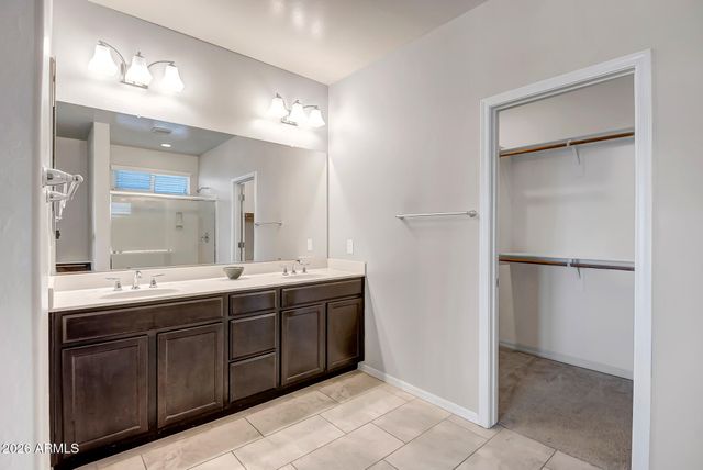 2252 S BASMATH Lane, Gilbert, AZ 85295