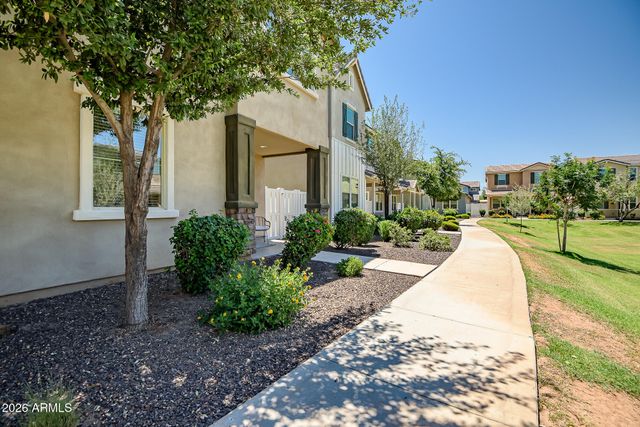 2252 S BASMATH Lane, Gilbert, AZ 85295