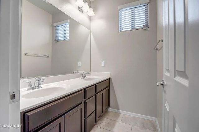 2252 S BASMATH Lane, Gilbert, AZ 85295