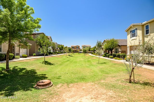 2252 S BASMATH Lane, Gilbert, AZ 85295