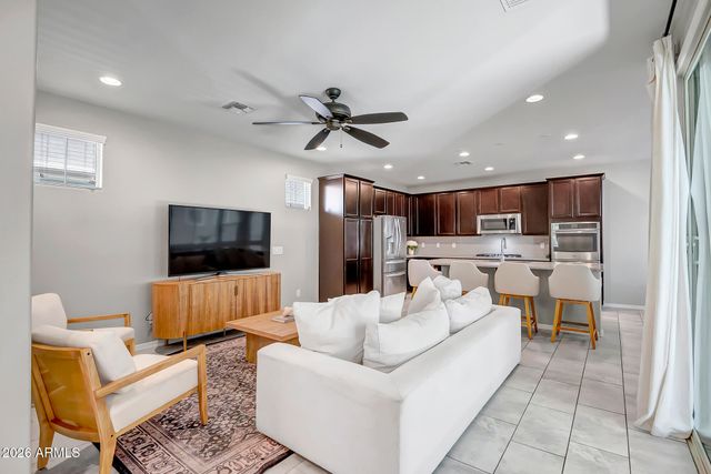 2252 S BASMATH Lane, Gilbert, AZ 85295