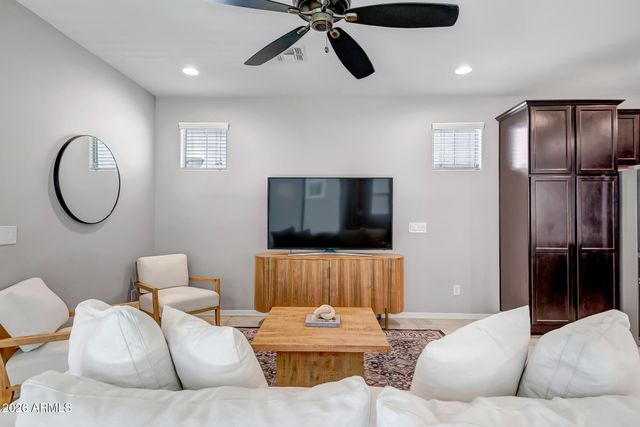 2252 S BASMATH Lane, Gilbert, AZ 85295