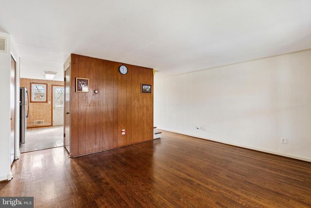 1041 FOXWOOD LN, Baltimore, MD 21221