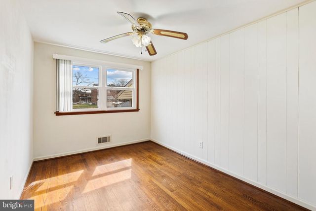 1041 FOXWOOD LN, Baltimore, MD 21221