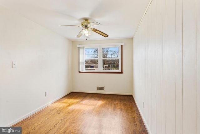 1041 FOXWOOD LN, Baltimore, MD 21221