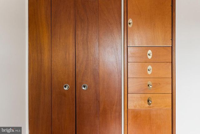 1041 FOXWOOD LN, Baltimore, MD 21221