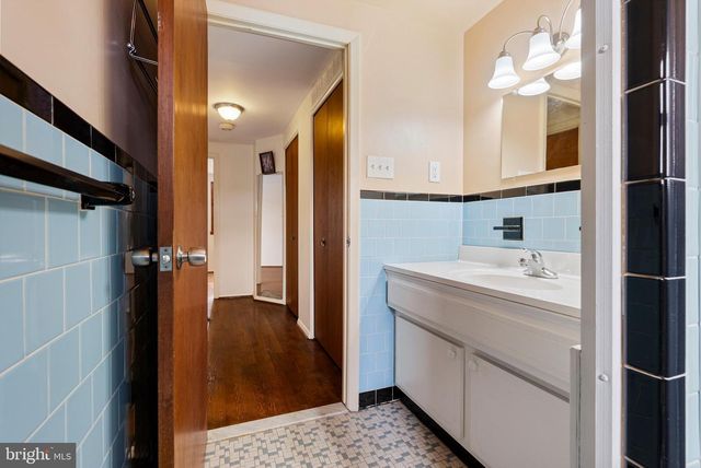 1041 FOXWOOD LN, Baltimore, MD 21221