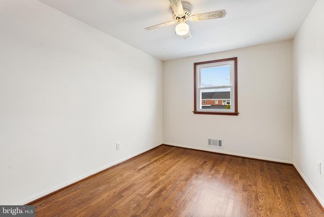 1041 FOXWOOD LN, Baltimore, MD 21221