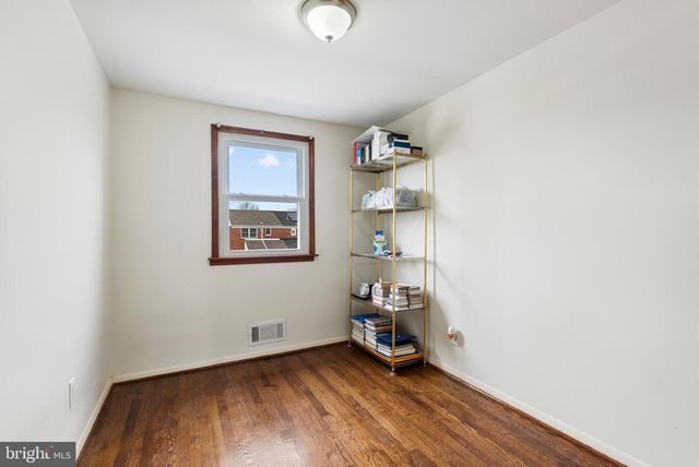 1041 FOXWOOD LN, Baltimore, MD 21221