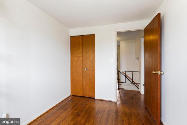 1041 FOXWOOD LN, Baltimore, MD 21221