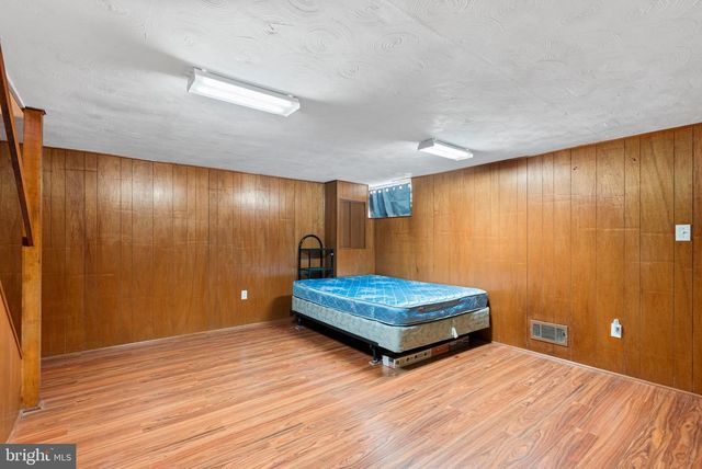 1041 FOXWOOD LN, Baltimore, MD 21221