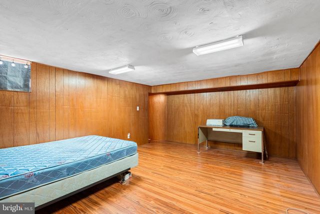 1041 FOXWOOD LN, Baltimore, MD 21221