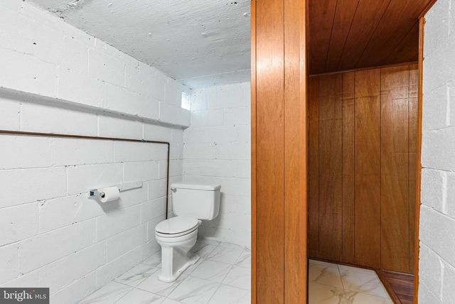 1041 FOXWOOD LN, Baltimore, MD 21221