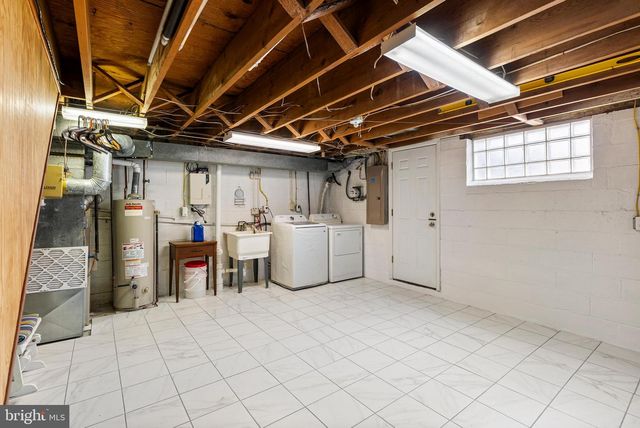 1041 FOXWOOD LN, Baltimore, MD 21221