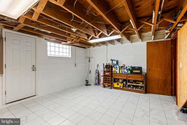 1041 FOXWOOD LN, Baltimore, MD 21221