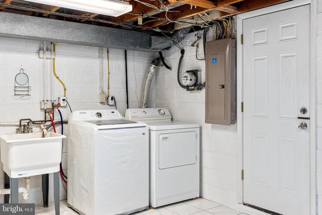 1041 FOXWOOD LN, Baltimore, MD 21221