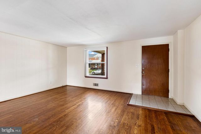 1041 FOXWOOD LN, Baltimore, MD 21221