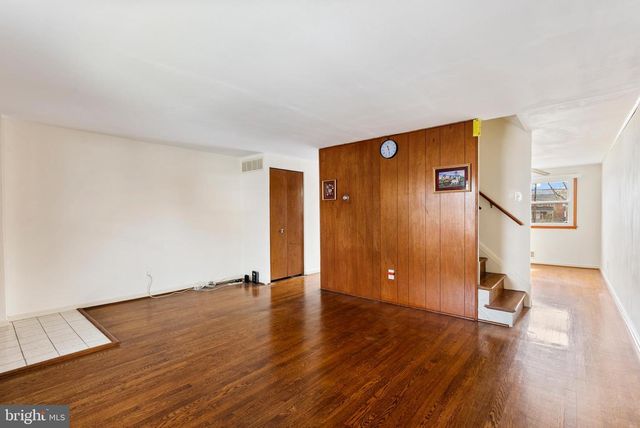 1041 FOXWOOD LN, Baltimore, MD 21221