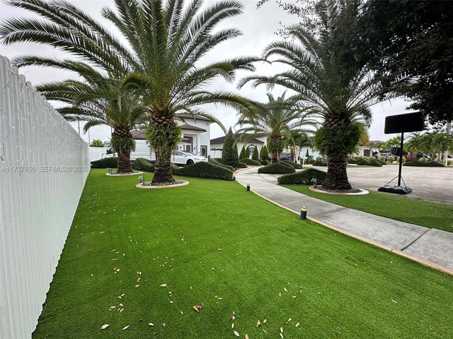 10290 SW 7th Ter, Sweetwater, FL 33174