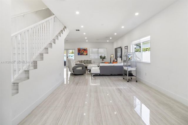 10290 SW 7th Ter, Sweetwater, FL 33174