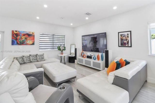 10290 SW 7th Ter, Sweetwater, FL 33174