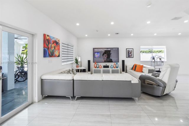 10290 SW 7th Ter, Sweetwater, FL 33174