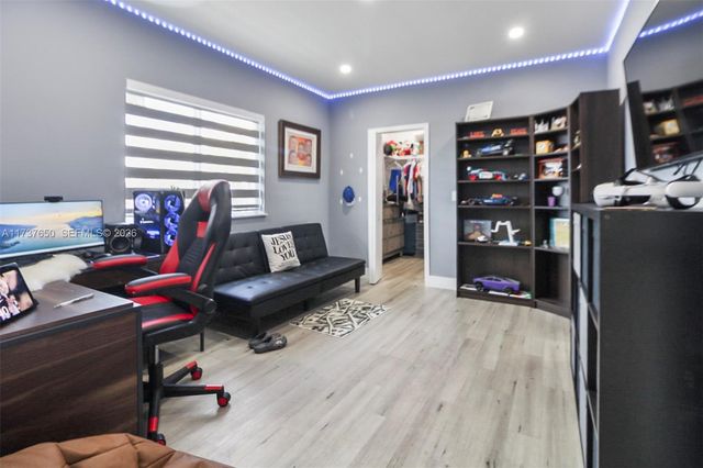 10290 SW 7th Ter, Sweetwater, FL 33174