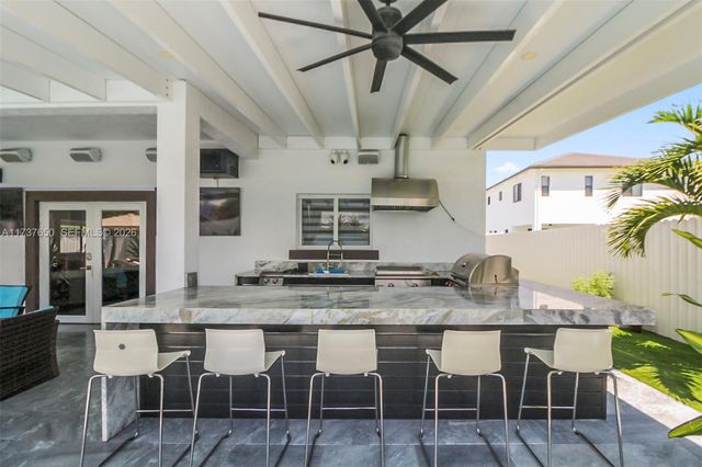 10290 SW 7th Ter, Sweetwater, FL 33174