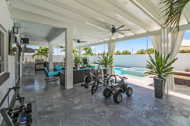 10290 SW 7th Ter, Sweetwater, FL 33174