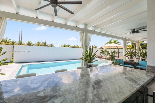 10290 SW 7th Ter, Sweetwater, FL 33174