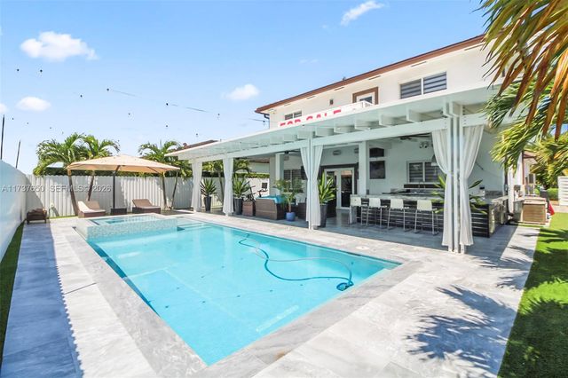 10290 SW 7th Ter, Sweetwater, FL 33174