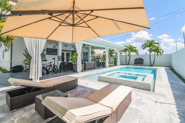 10290 SW 7th Ter, Sweetwater, FL 33174