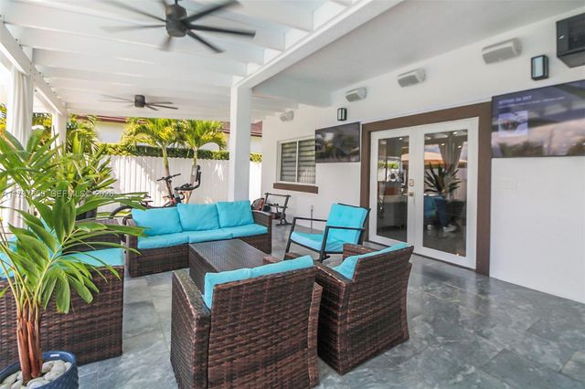 10290 SW 7th Ter, Sweetwater, FL 33174