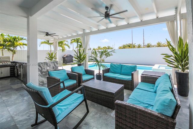 10290 SW 7th Ter, Sweetwater, FL 33174