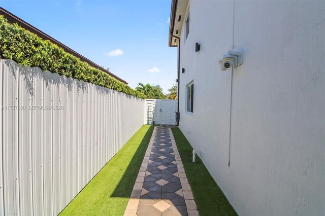 10290 SW 7th Ter, Sweetwater, FL 33174