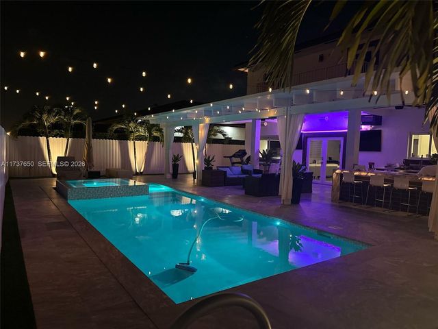 10290 SW 7th Ter, Sweetwater, FL 33174