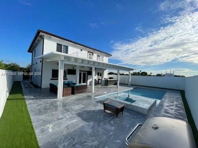 10290 SW 7th Ter, Sweetwater, FL 33174